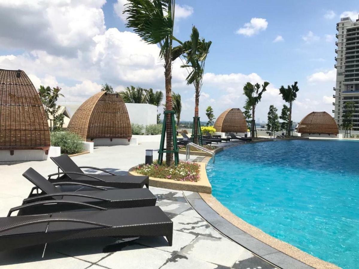 Almas Suites Puteri Harbour Nusajaya  Ngoại thất bức ảnh